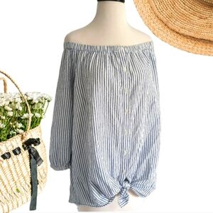 Women's. Crown & Ivy Top Size Large